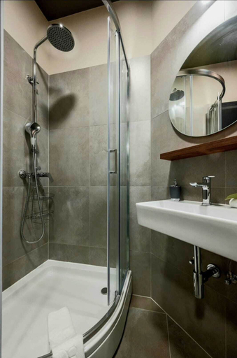 Bathroom 5, Green, Deluxe Two Bedroom Suite, Split