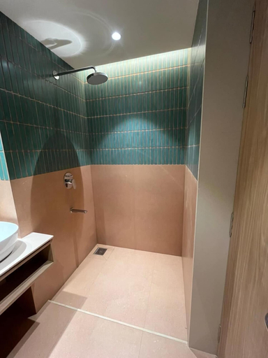 Bathroom 3, Indie Stays Nesco Goregaon, Mumbai Suburban