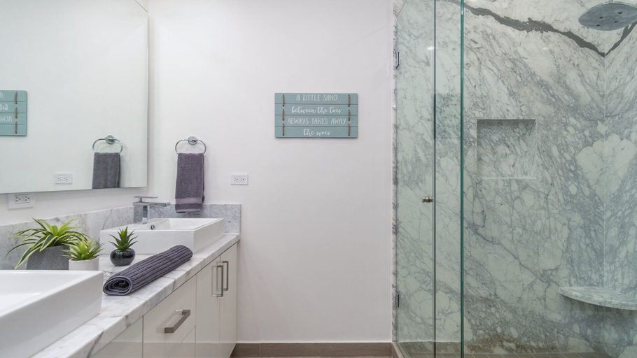 Bathroom 2, Splash Into Summer- Beachfront Condo @ the new Encantame Towers Resort, Puerto Peñasco