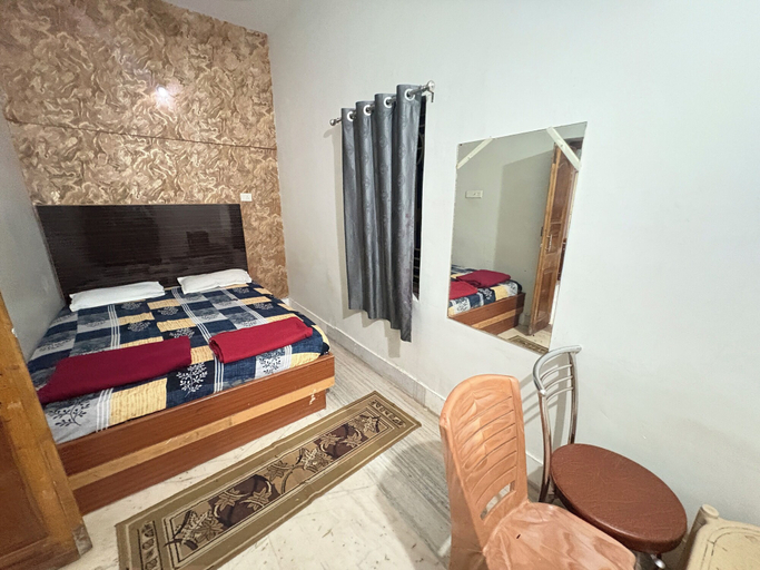 Room 4, Hotel Gunjan Hotel Puri, Puri