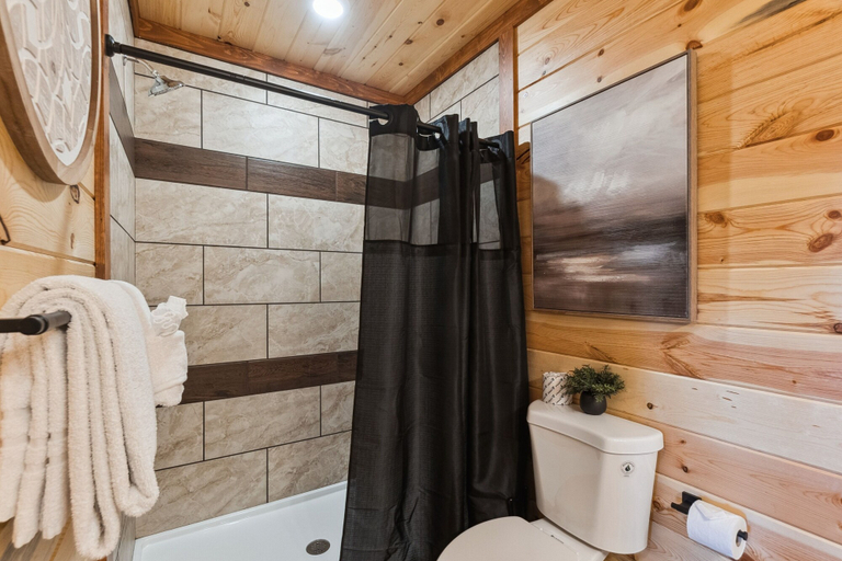 Bathroom 5, Splash Mountain Lodge 8 Bedroom Cabin, Sevier