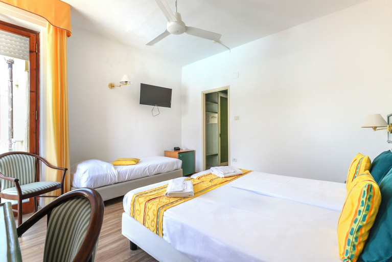 Room 2, Hotel in Capoliveri with private beach, Livorno