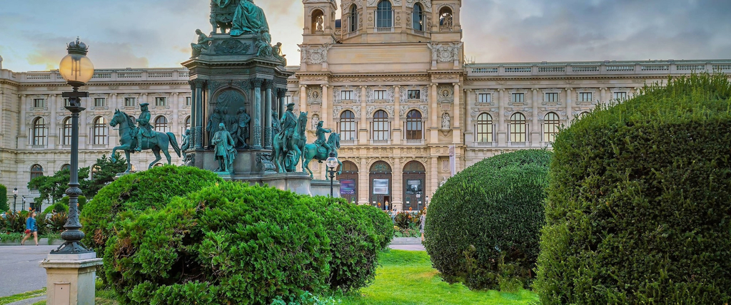 City view 3, Charming 3BR Urban Retreat Vienna, Wien