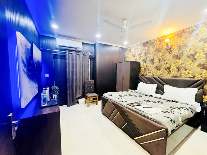 Room 1, Roomshala J S Garden, Gautam Buddha Nagar