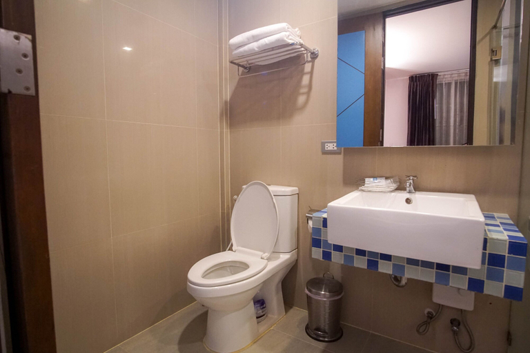 Bathroom 4, Heaven@4, Khlong Toey