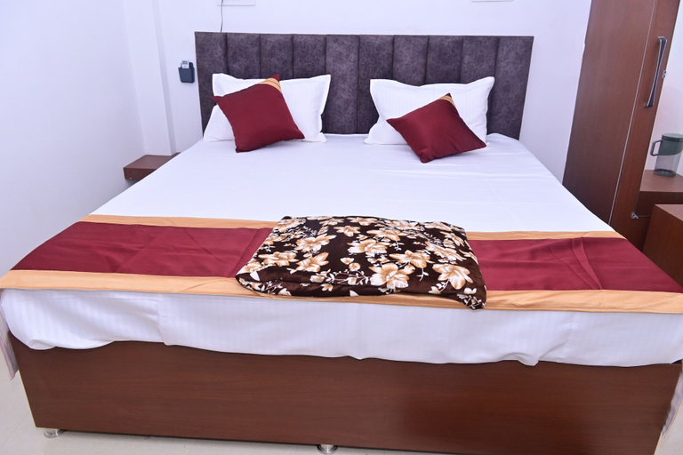 Room 3, HOTEL NEELKANTH PALACE, Sitapur