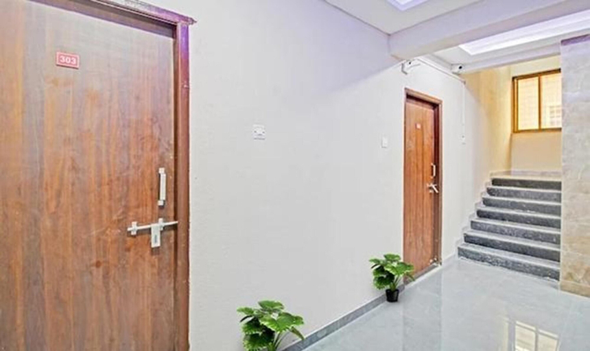 Lobby 3, Fabhotel White House I, Pune