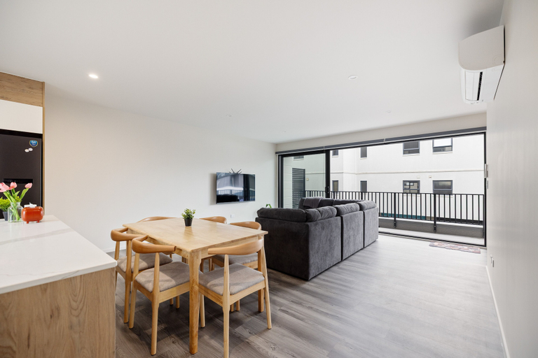 Living area 5, Large 3 Bedroom Townhouse in CBD - Perfect for Groups, Christchurch