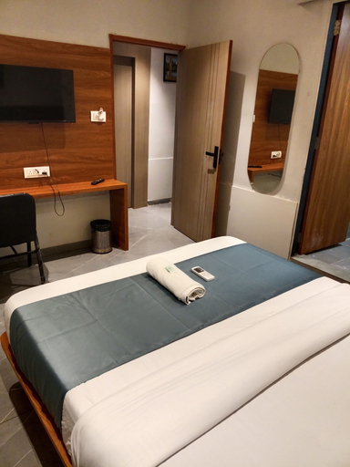 Room 5, Hotel Royal Look, Ahmadabad