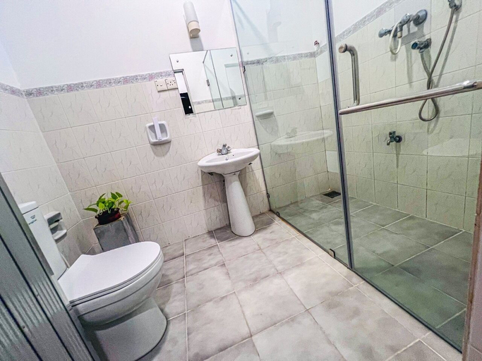 Bathroom 4, Oasis Ayurveda resort, Panadura