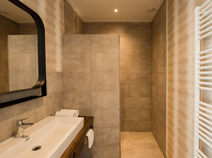 Bathroom 3, Hotel Ter Zand - Handwritten Collection, Schouwen-Duiveland