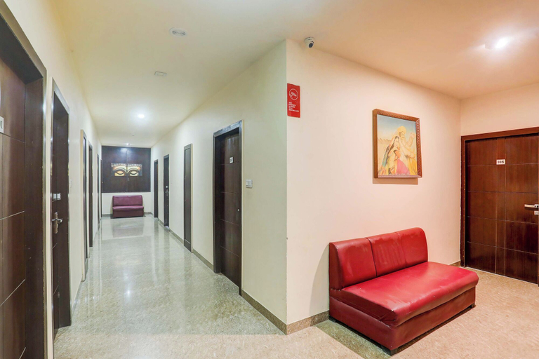 Lobby sitting area 2, Fabhotel Zion Inn, Varanasi