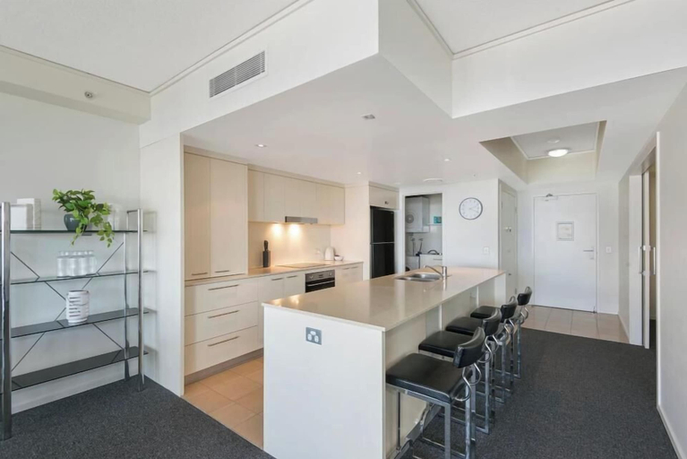 Private kitchen 5, Sky Lounge 4BR Sub Penthouse, Gold Coast