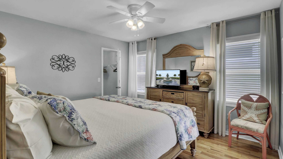 Bedroom 2, 55 Pelican Bay by Avantstay Easy Beach Access + Shared Pool + Screened Porch + Ping Pong, Charleston