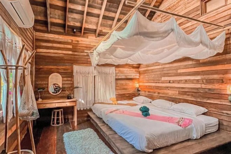 Room 4, Baanfarangkhaoyai, Pak Chong