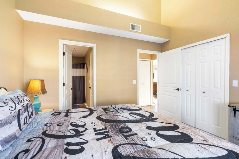 Bedroom 3, Lazy Lookout Mo Spacious 3 Bdr, Great Location!, Taney