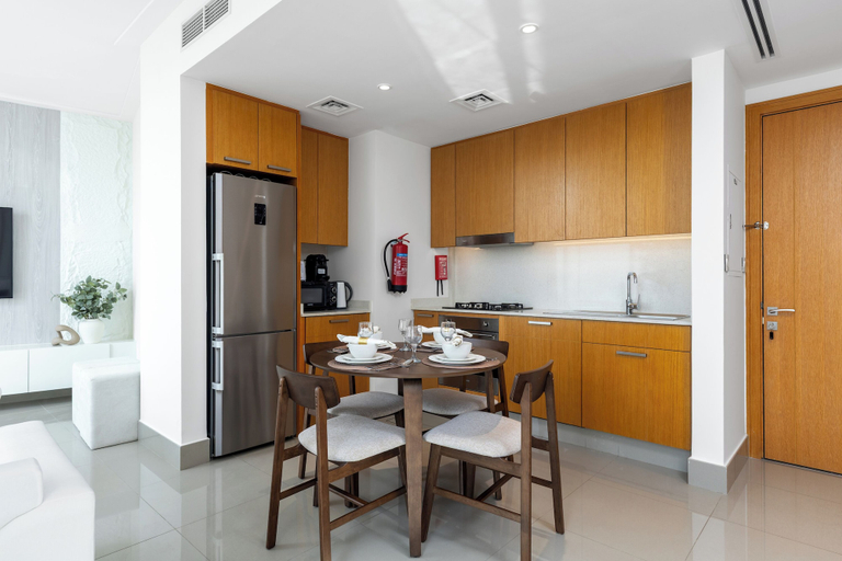 Private kitchen, Maison Privee - City Heights Retreat w/ Panoramic Skyline Views, Dubai