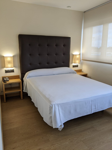 Bedroom 5, Hotel Arias Aeropuerto, Asturias