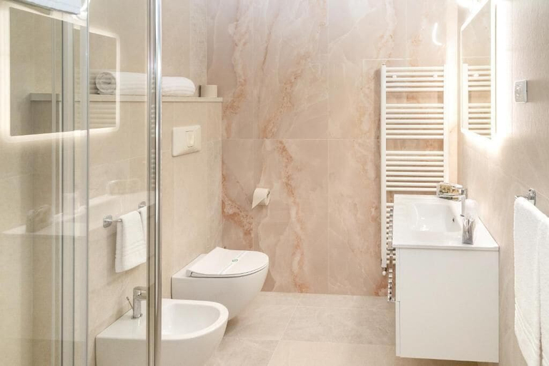 Bathroom 5, La Maison du Port, Verona