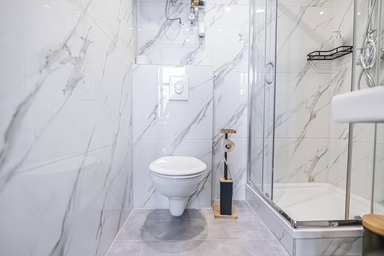 Bathroom 2, 9BR Apts in the Heart of Vienna, Wien