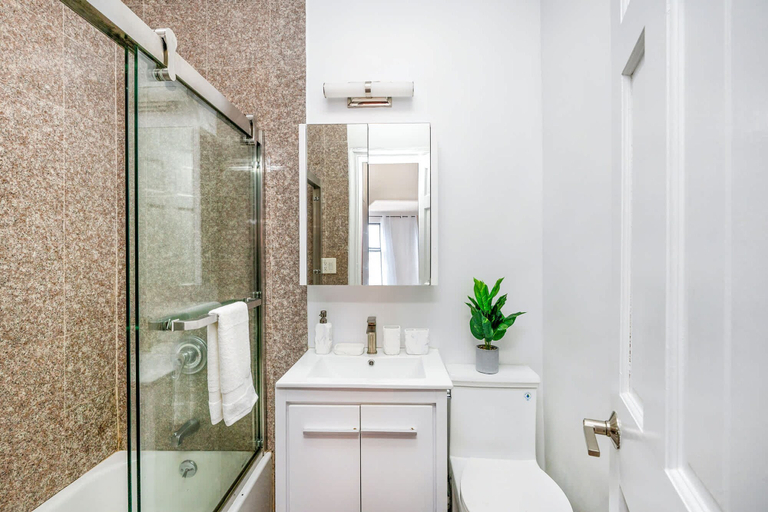 Room 4, 444-2f New Spacious Studio Hell s Kitchen Elevator Bldg, New York