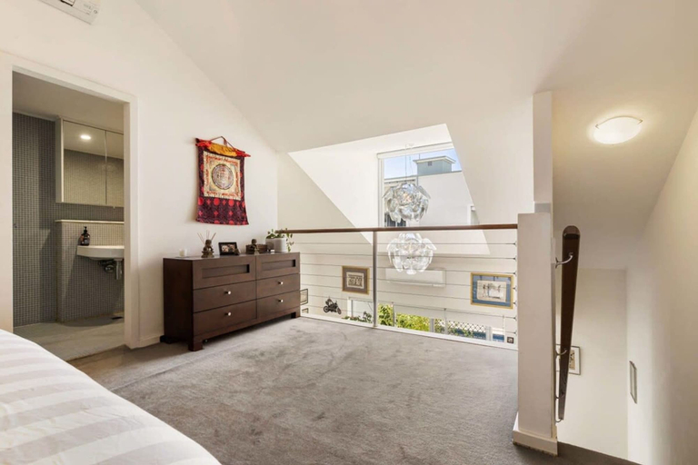 Room 2, Poolside Apartment Opposite Redfern Park, Sydney
