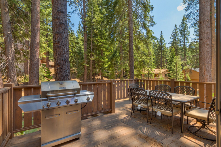 Outdoor dining, The Westlands Lodge 1135ac 4 Bedroom Home, El Dorado