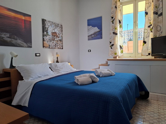Bedroom 2, Palazzo Caratozzolo, Agrigento