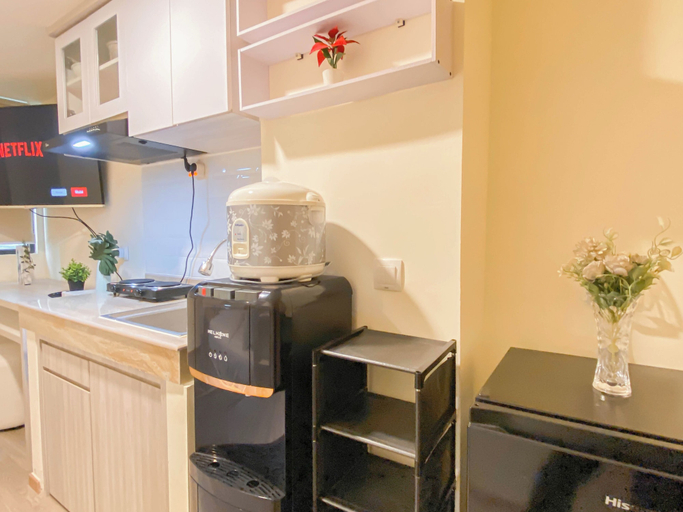 Private kitchen 4, Minimalist Warm Beige Studio At Meikarta Apartment, Cikarang
