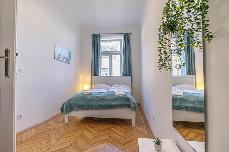 Room 5, Chic 2BR Retreat Near Belvedere Palace, Wien