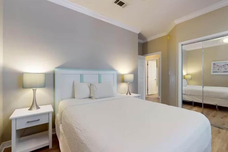 Room 5, Emerald View, Walton
