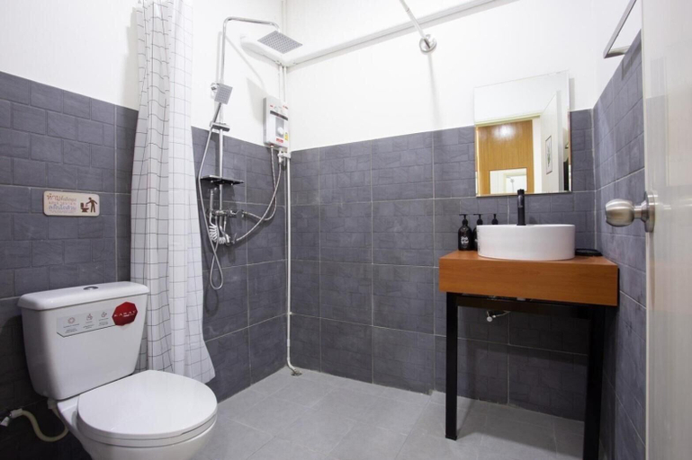 Bathroom 4, The Sun Resort, Muang Ratchaburi