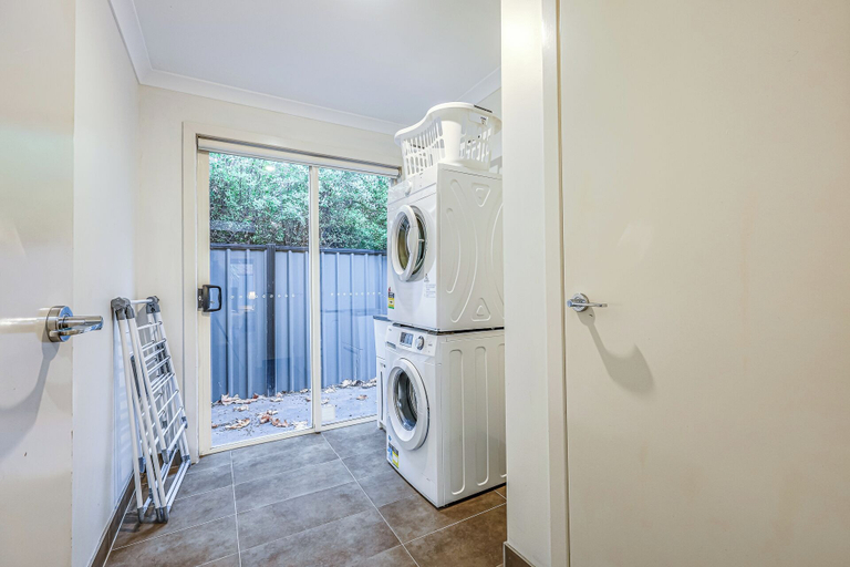 Bathroom 5, StayAU Newly 8 Beds Spacious Home in Derrimut, Melbourne