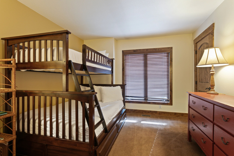Room 5, Ridgepoint - Three Bedroom Condo with Spa #128 by Deer Valley Resort, Summit