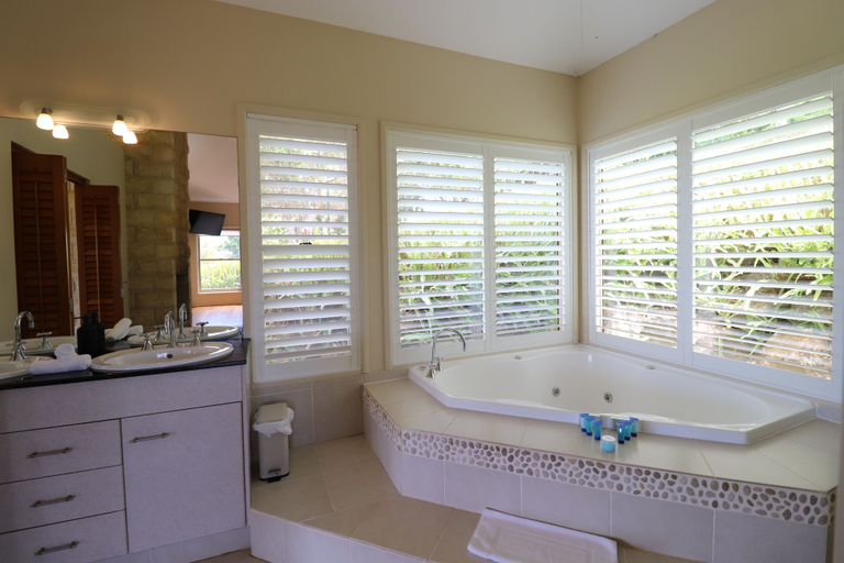 Bathroom 3, Summergrove Estate, Tweed - Pt B