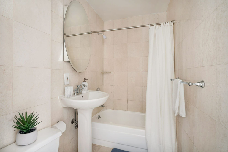 Room 3, 73-518 Newly Reno Studio UWS Doorman Gym Laundry, New York