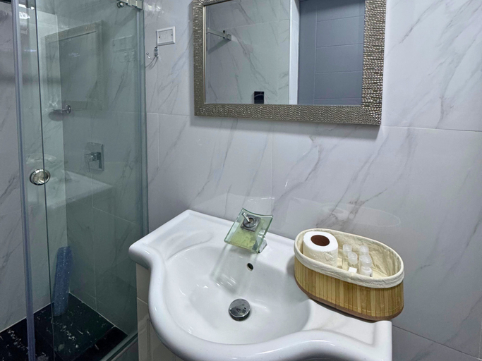 Bathroom 4, City Tower Hotel, Lima