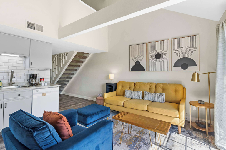 Living area 5, Skyview Getaway 2bdr for 4, Taney