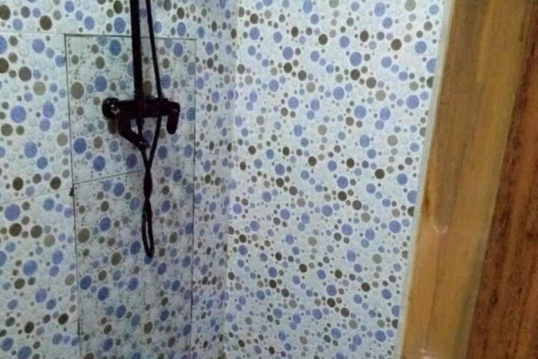 Bathroom, 1 Bedroom House Sleeps 2 - Aircon - Free Parking, Tema
