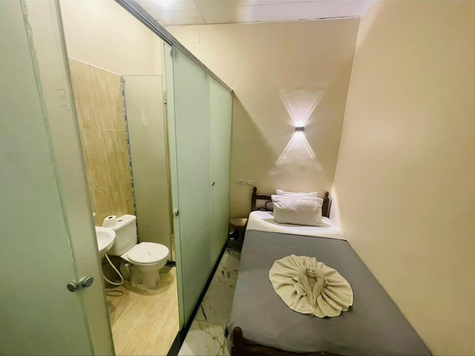 Bathroom 4, One Season Hostel, Qasr an-Nil