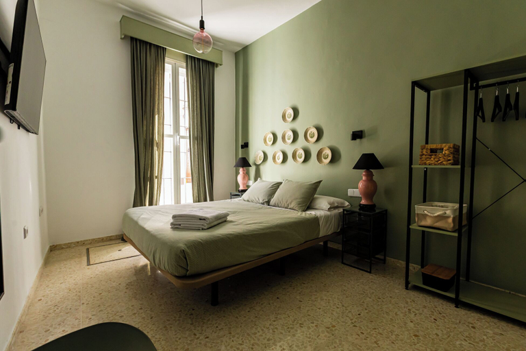 Room 2, HN Salteras, Sevilla