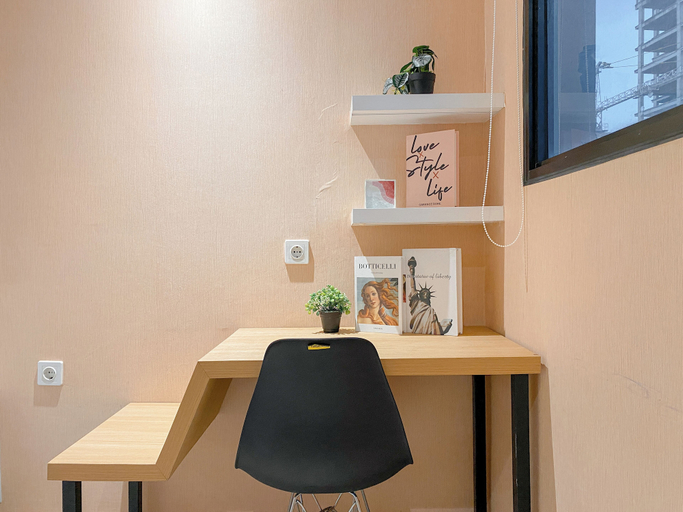 Room 4, Peach Tone Studio At Evenciio Margonda Apartment, Depok