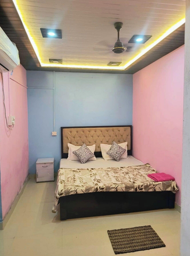 Room 5, Hotel Rainbow Residency Varanasi, Varanasi