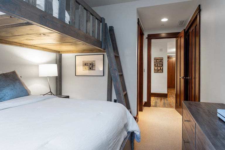 Room 2, Arrowleaf Lodge - Two Bedroom Condo Residence #209 by Deer Valley Resort, Summit