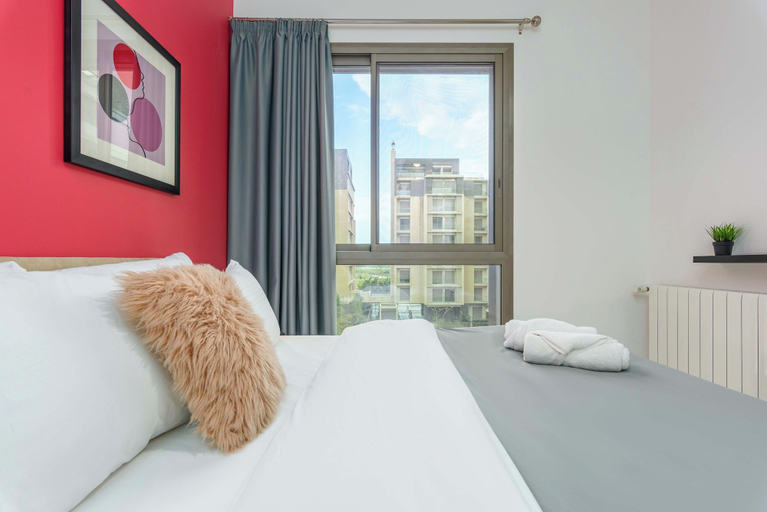 Room 4, Viva 3-BR Apt in Waterfront Dbayeh, El Metn