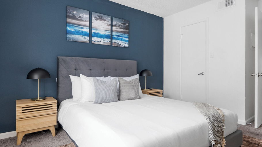 Room 5, Landing Apartments - Austin near Windsor Park, Travis