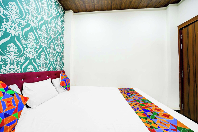 Room 4, Fabhotel Mahak Palace, Ujjain