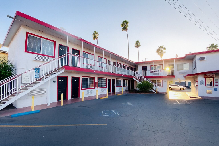 Exterior & Views 2, Casa Valentine Inn - Los Angeles, Los Angeles