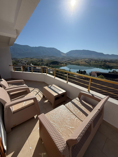 Terrace/patio 5, Murati Lake View Hotel, Tiranës