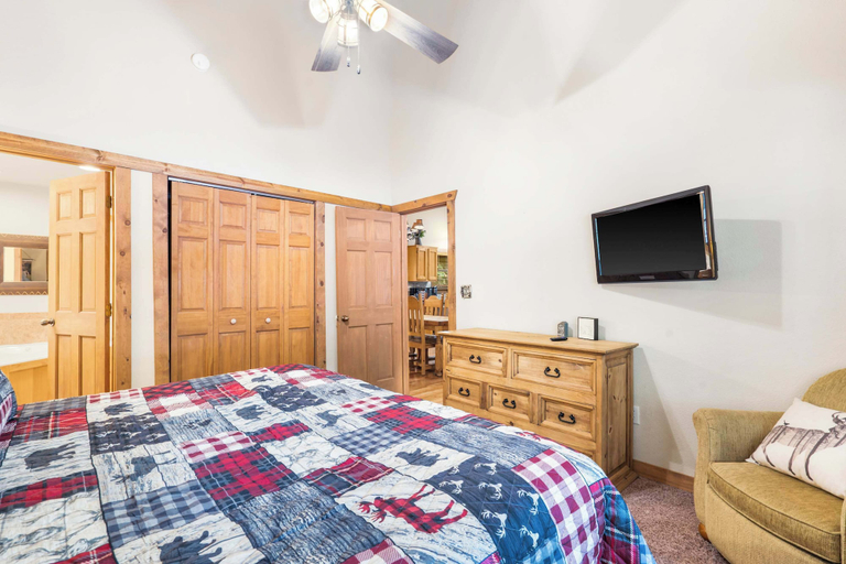 Bedroom 2, Baldknobber Ridge Escape - West Branson Cabin!, Stone